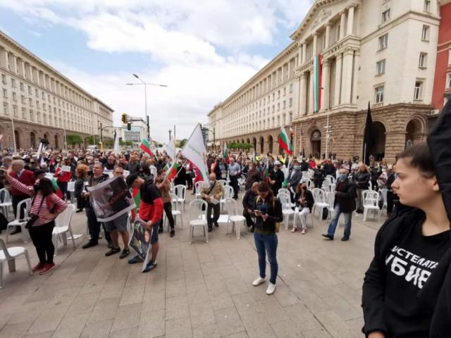 Манолова обяви на протеста, че ще се яви на избори (ВИДЕО)