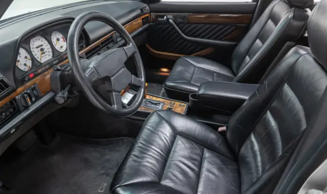 Този 35-годишен Mercedes W126 от AMG смени собственика си за сума, с която можете да си купите чисто нов премиум автомобил