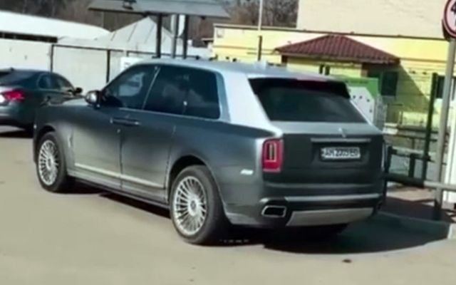 Контраст: Rolls-Royce Cullinan на газостанция | ФАКТИ.БГ Контраст: Rolls-Royce Cullinan на газостанция