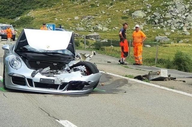 Първата катастрофа в света с хиперколата Bugatti Chiron бе заснета от случайни минувачи (ВИДЕО)