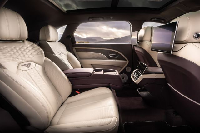 Bentley Bentayga EWB е новата дефиниция на думата лукс