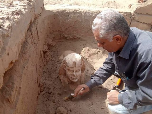 Откриха уникален усмихнат сфинкс при разкопки в Египет (СНИМКИ) - 2