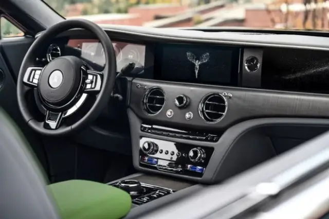 Кошмар за половин милион или по какъв начин електрически Rolls-Royce се трансформира в „ монумент “ единствено четири месеца след покупката