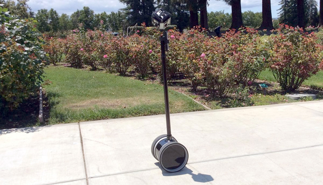 Робот на колела прави 360-градусови снимки