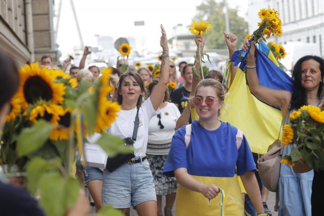 Предлагат украинския народ и президента Володимир Зеленски за тазгодишната награда 