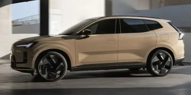Отлага ли Volvo пълната електрификация: Шведите разкриха най-новия си кросоувър XC70