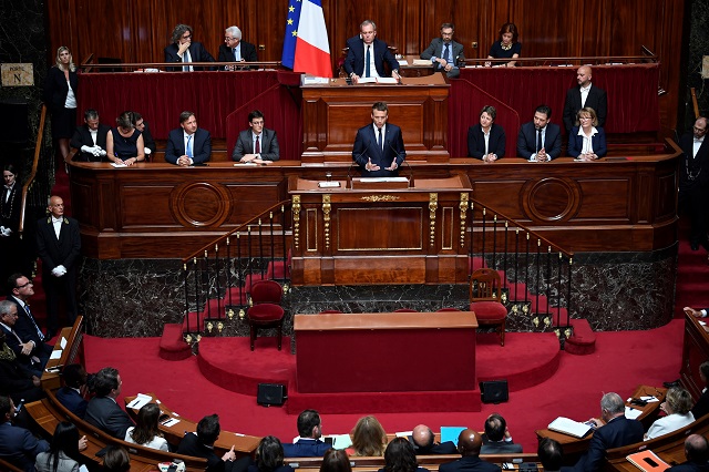 Франция тръгва по радикално нов път (СНИМКИ)