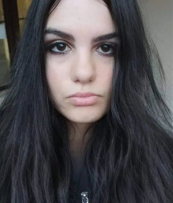 Полицията в Сливен издирва 18-годишно момиче (СНИМКА)