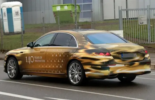 Новата S-Class ще дебютира с изключително полезна функция за България