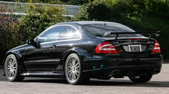 Продава се лимитирания Mercedes CLK DTM AMG на Дженсън Бътън