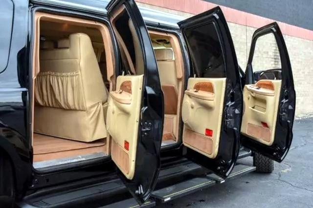  Продадоха лимузината на йорданския крал за жълти стотинки 