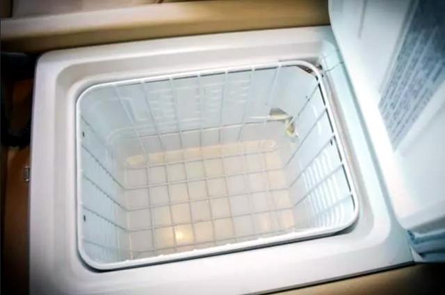  Продадоха лимузината на йорданския крал за жълти стотинки 