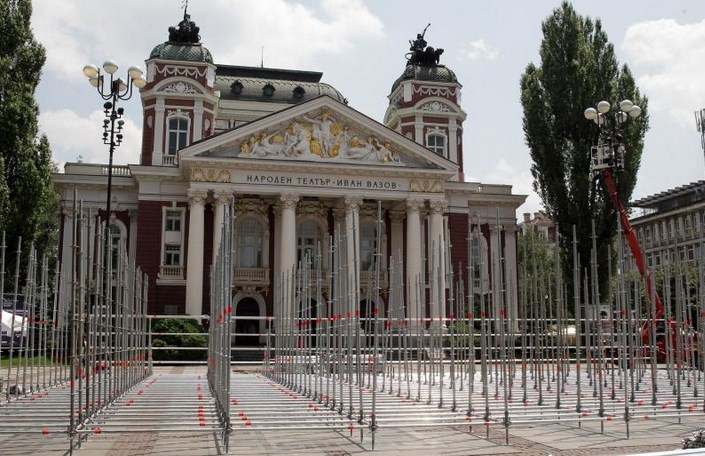 Строят най-голямата сцена на открито в София (СНИМКИ)