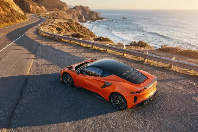 Lotus представи най-мощния сериен четирицилиндров автомобил