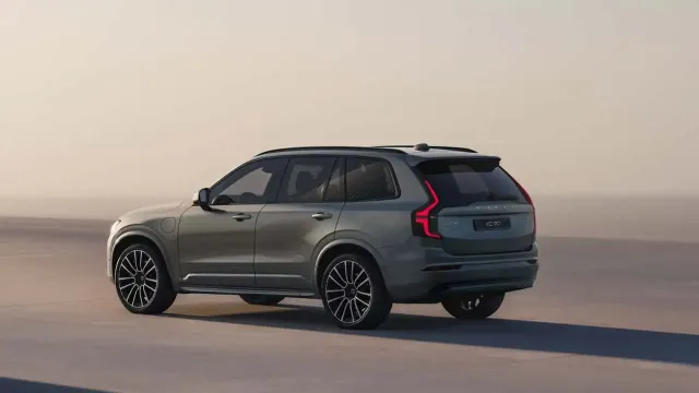 Volvo предестави обновените XC60 и XC90 PHEV с рекорден пробег | ФАКТИ.БГ Volvo предестави обновените XC60 и XC90 PHEV с рекорден пробег