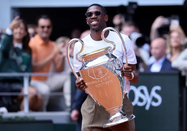 Звездата на ПСЖ занесе трофея от Шампионската лига на Ролан Гарос