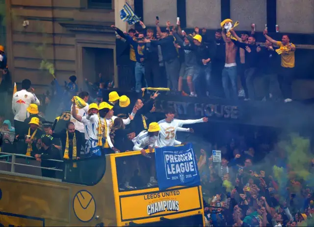  Лийдс и Илия Груев честваха пред 100 000 души