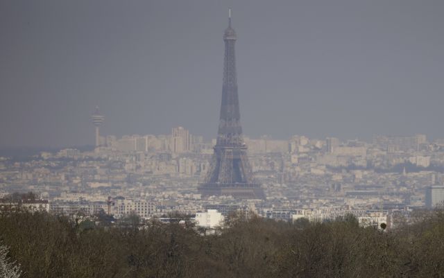 Колко тежи Айфеловата кула и какви тайни крие?