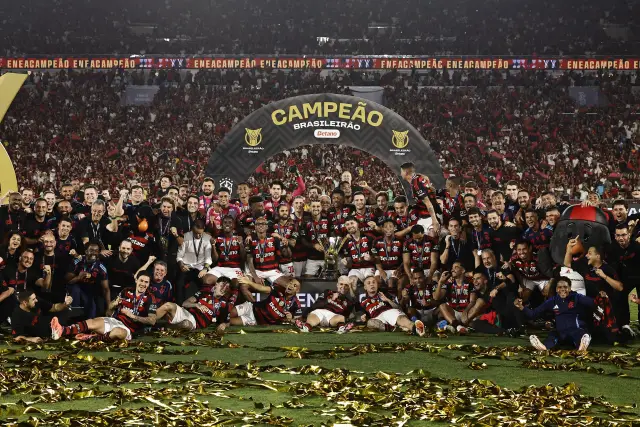 Фламенго триумфира с титлата в Бразилия