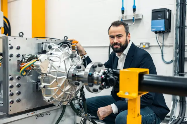 Новият електромотор на Mercedes може да елиминира нуждата от задни спирачки