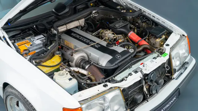 Продава се уникален Mercedes W124 на цената на ново Ferrari