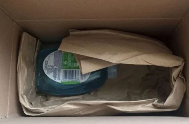 Жена си поръча чисто нов iPhone, само че в кутията откри... | ФАКТИ.БГ Жена си поръча чисто нов iPhone, само че в кутията откри...