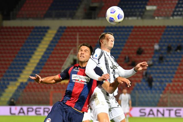  Ювентус се издъни против Кротоне, Киеза изпъден в дебюта си (ВИДЕО) 