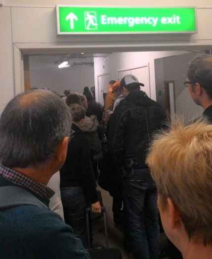Евакуираха терминал на летище Гетуик в Лондон