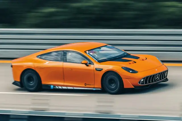 Mercedes-AMG GT XX: Електромобилът, който обиколи Земята за седмица | интерФакти.БГ Mercedes-AMG GT XX: Електромобилът, който обиколи Земята за седмица