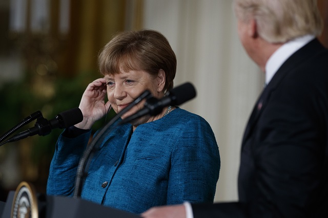 Защо Тръмп отказа ръкостискане с Меркел? (ВИДЕО И СНИМКИ)