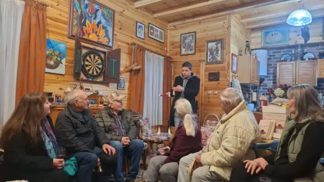 Стихотворение на Ваня Петкова изписаха на стената в читалището на с. Бяла Река