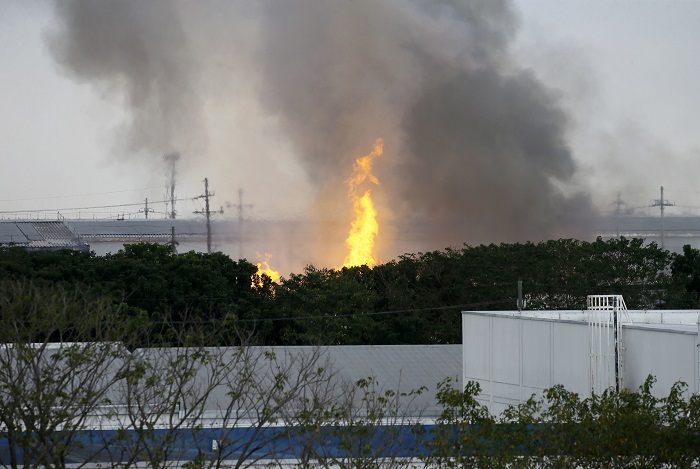 Буен пожар пламна във филипинска фабрика