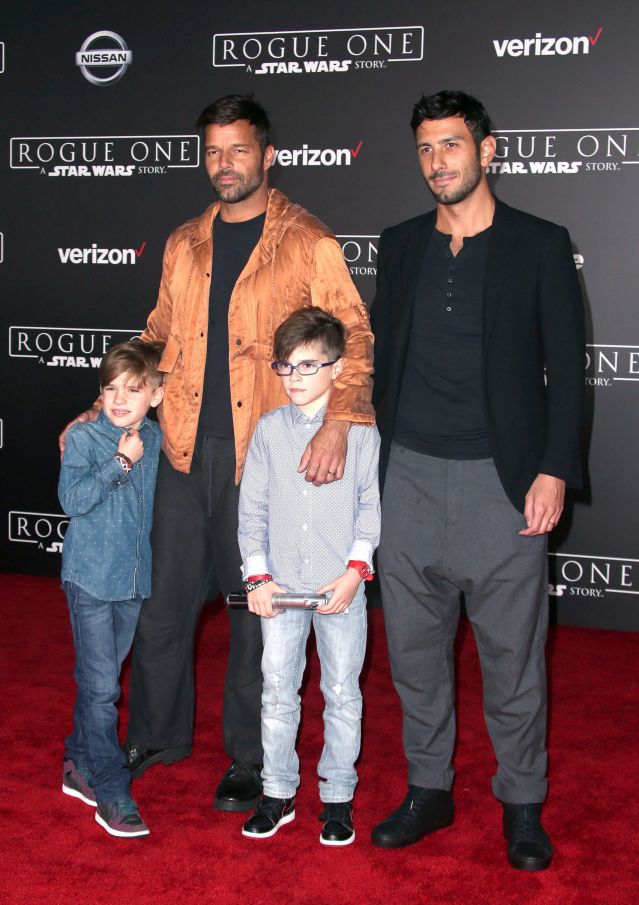  Децата на Рики Мартин питат: Защо нямаме майка, а двама татковци? 