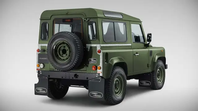 Land Rover показа нов Defender в чест на Чърчил