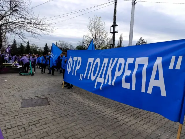 София под обсада: Работещите в градския превоз стачкуват за по-високи заплати СНИМКИ