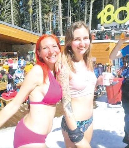  Скиори закриха сезона в Банско по бански (СНИМКИ) 