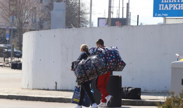  Българи се прибраха от Испания и Германия, пуснаха ги без обзор 