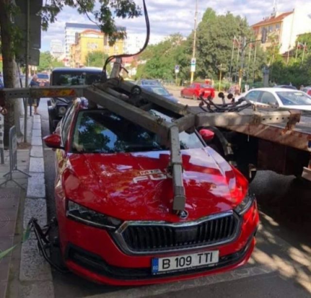 Паяк размаза кола при опит да я вдигне в София (СНИМКА)