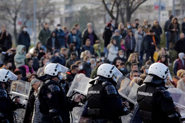  Многохиляден протест при съседите 