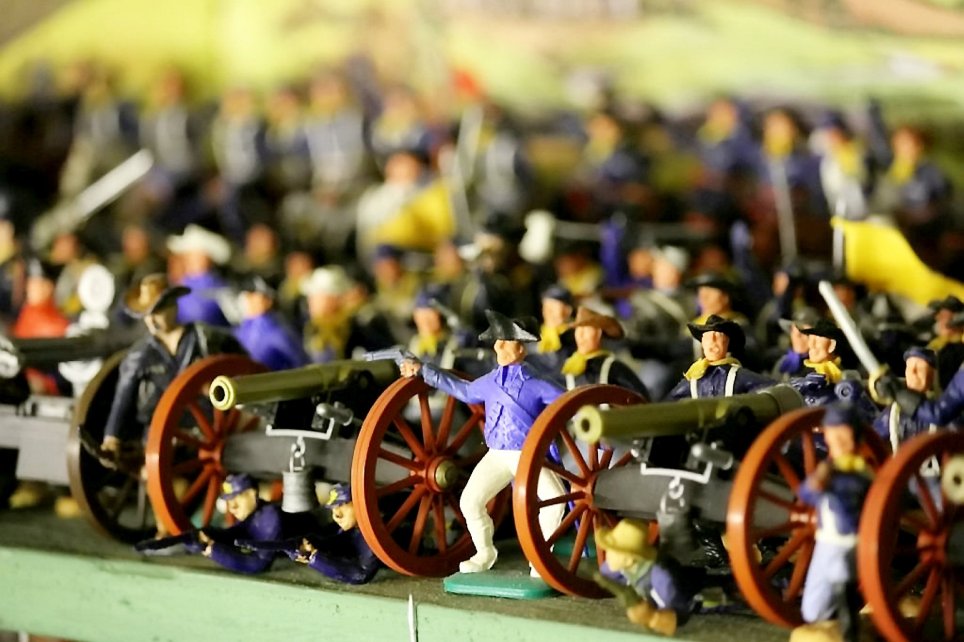 Най-голямата колекция от военни играчки в света отиде на търг (СНИМКИ)