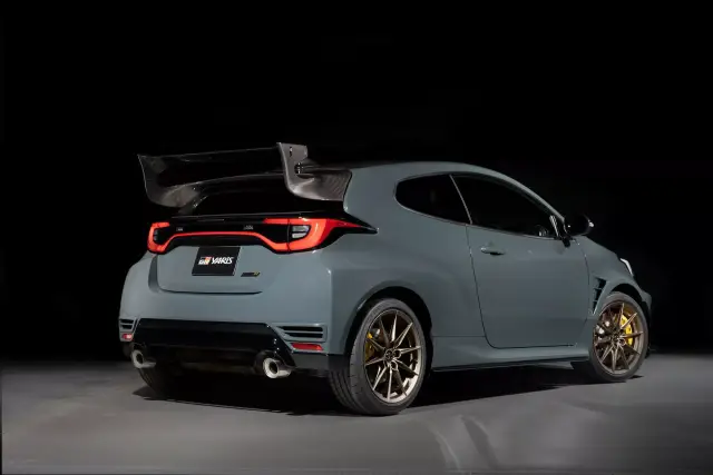 Тази Toyota Yaris е толкоз специфична, че може да си я купите единствено откакто спечелите от лотарията