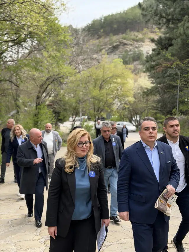 Асен Василев в Сливен: Радев не е нов – управлява с 8 правителства, икономическата му програма е рецепта за обедняване