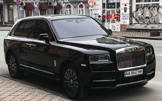 Богати украинци полудяха по SUV-то на Rolls-Royce