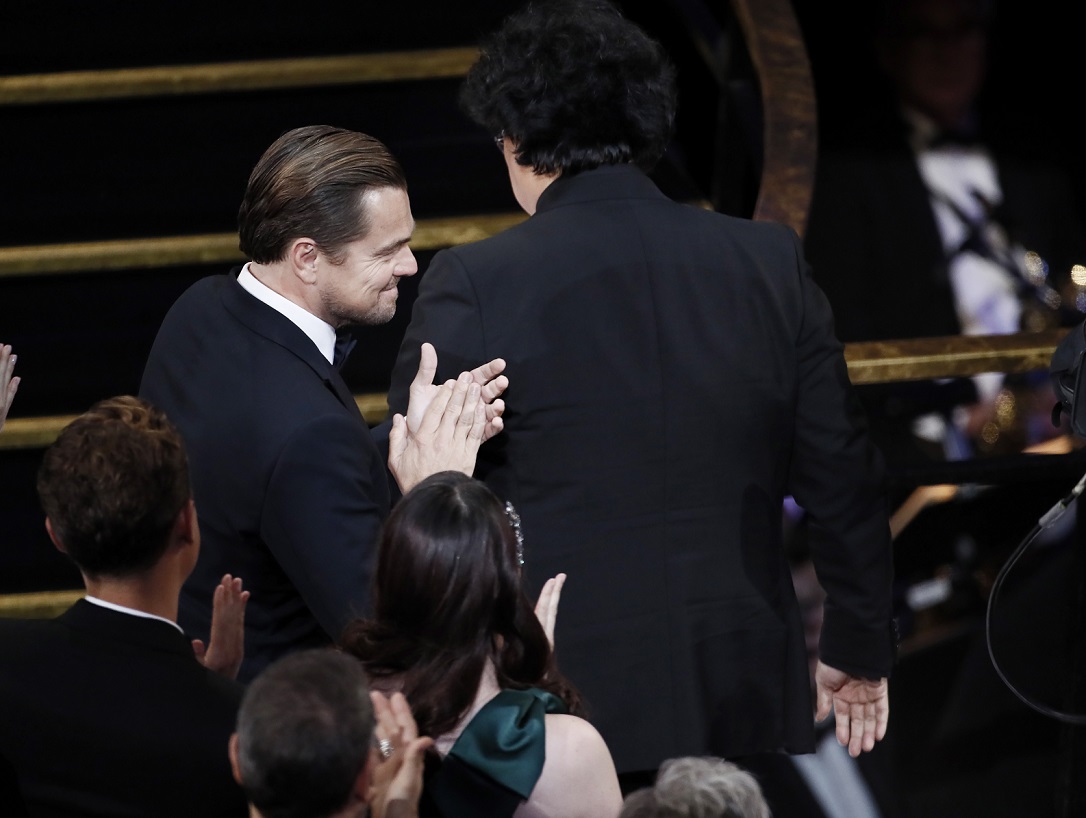 Ди Каприо заведе момиче на Оскарите за пръв път от 15 години (СНИМКИ)