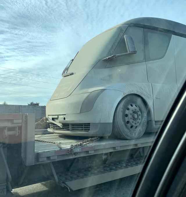  Камионът на Tesla се завърна от проби в Аляска 