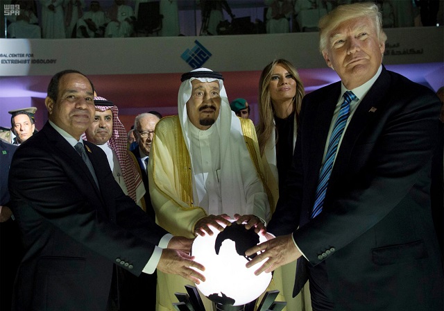 Тръмп: Саудитският крал е на власт заради американското оръжие