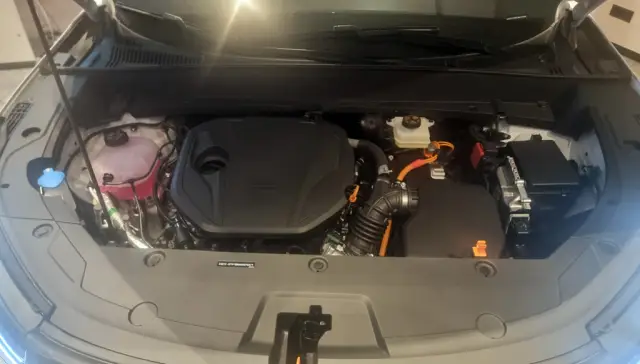 Още един бестселър от Geely "кацна" у нас. Вижте и колко струва