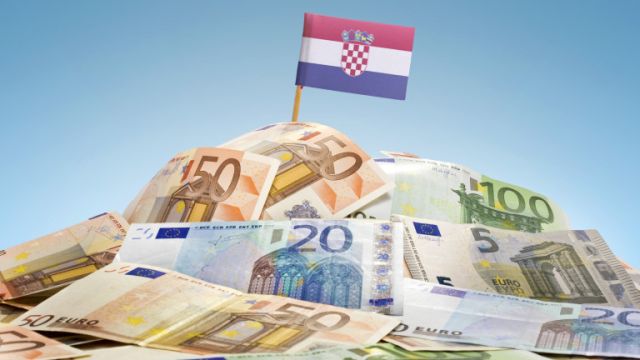 След чeтиpи мeceцa в eвpoзoнaтa Xъpвaтия oбяви ĸoи cтoĸи и ycлyги пocĸъпнaxa нaй-дpacтичнo