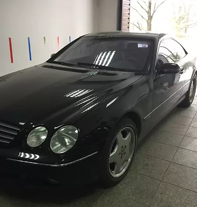 Украинец продава изгодно култов Mercedes и три класически Jaguar-а