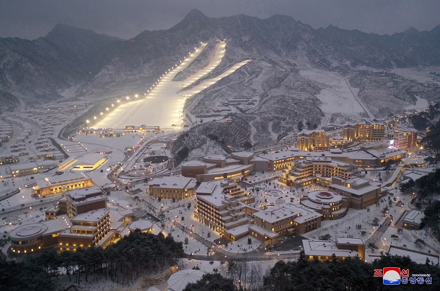 Северна Корея се похвали с модерен зимен курорт